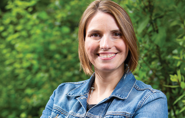 Julie's headshot