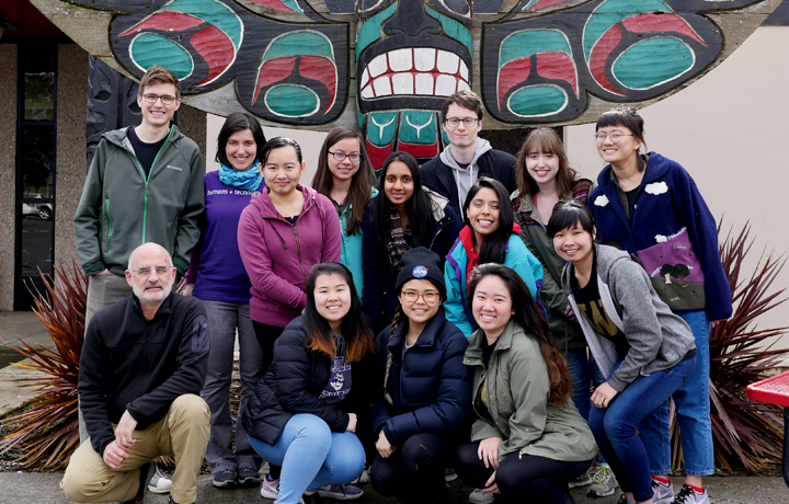 Alternative Spring Break team in Neah Bay
