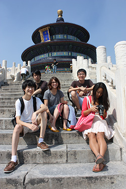 Students at the World Lab Institute in front of the Temple of Heaven in Beijing, China. From left: Computer Science & Engineering student King Xia, Art student Randy Huynh, HCDE alumna Alexis Hope, HCDE student Yoel Sumitro, and Cornish College Visual Communication Design student Nancy Taing.
