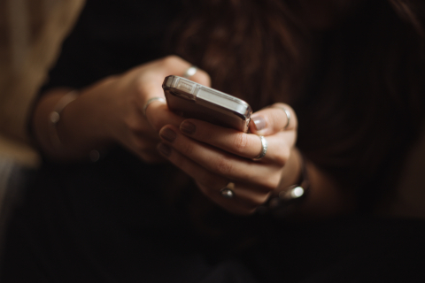 Close shot of hands holding a cell phone